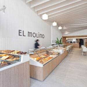 Reforma de cafeteria pasteleria el Molino en centro de Vigo por arquitectos